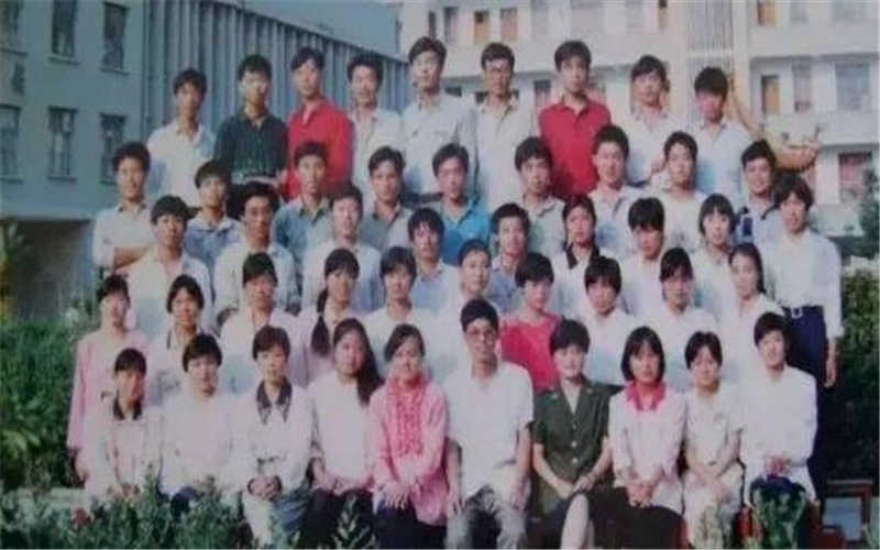 27年前中专文凭完全可以处于所有学历鄙视链的顶端。