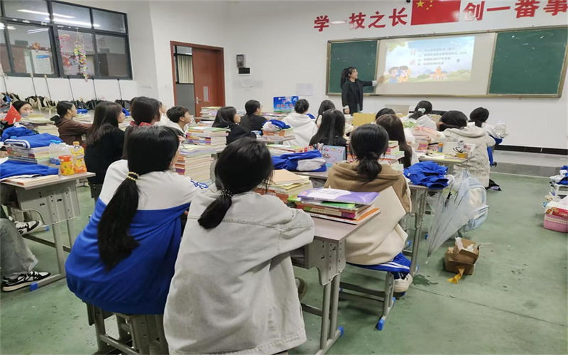 校学工处组织观看预防校园安全、学习安全技