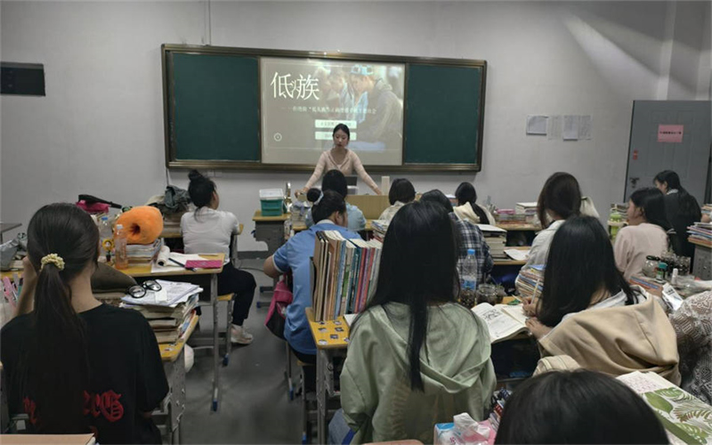 我校各班级开展“拒做低头族，抬头赢未来”主