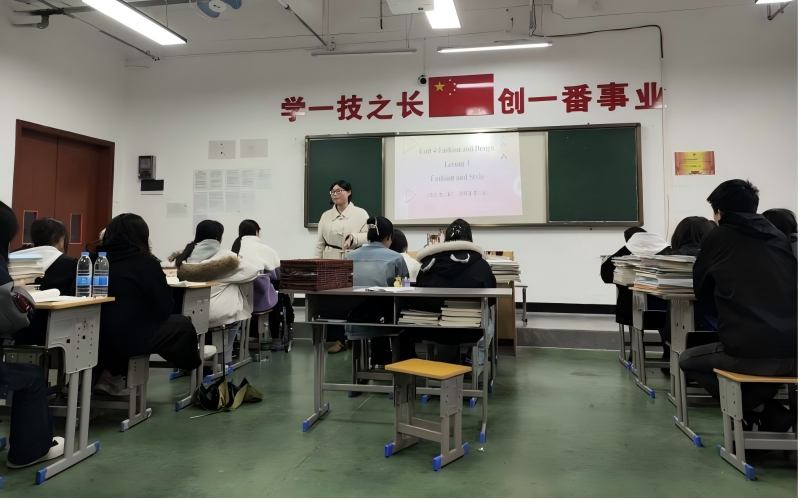 探索“时尚与风格”-我校开展一堂别开生面
