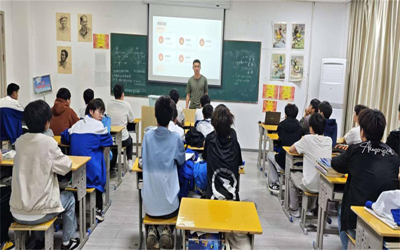 我校各班级组织召开“我的情绪我做主”主题班